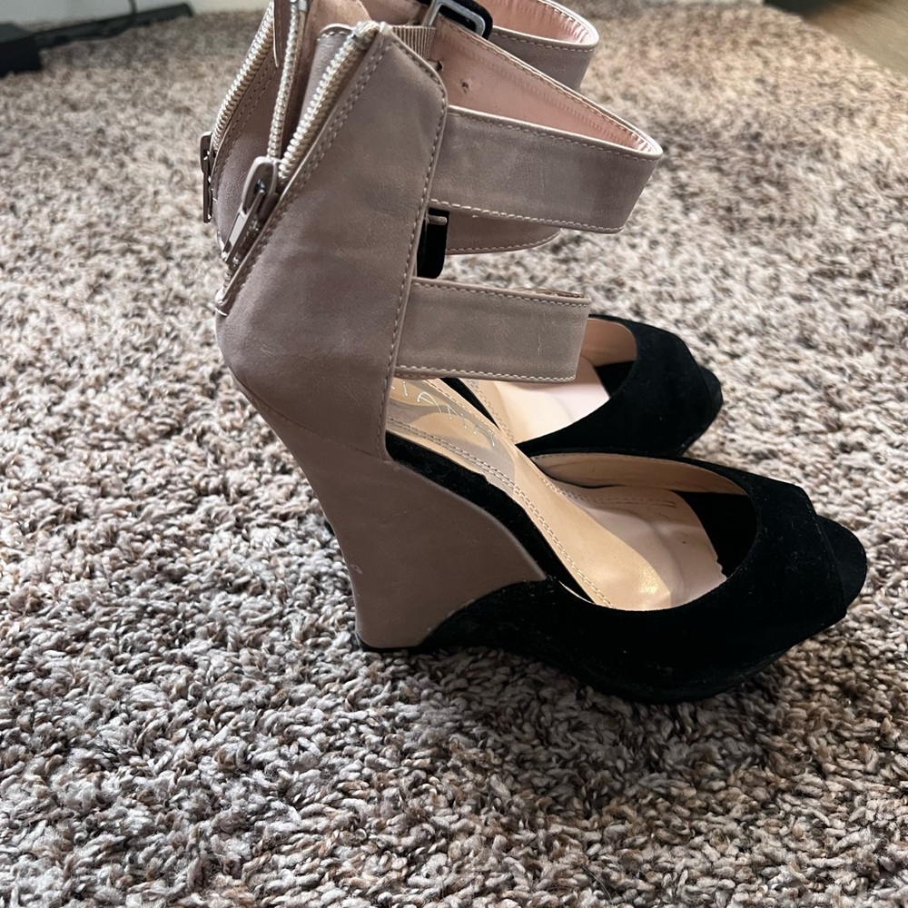 New shoes color black we cream excelente for a summer